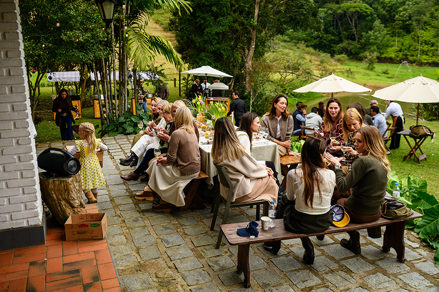 Foto do espaço onde os convidados curtiam a festa da Vicky