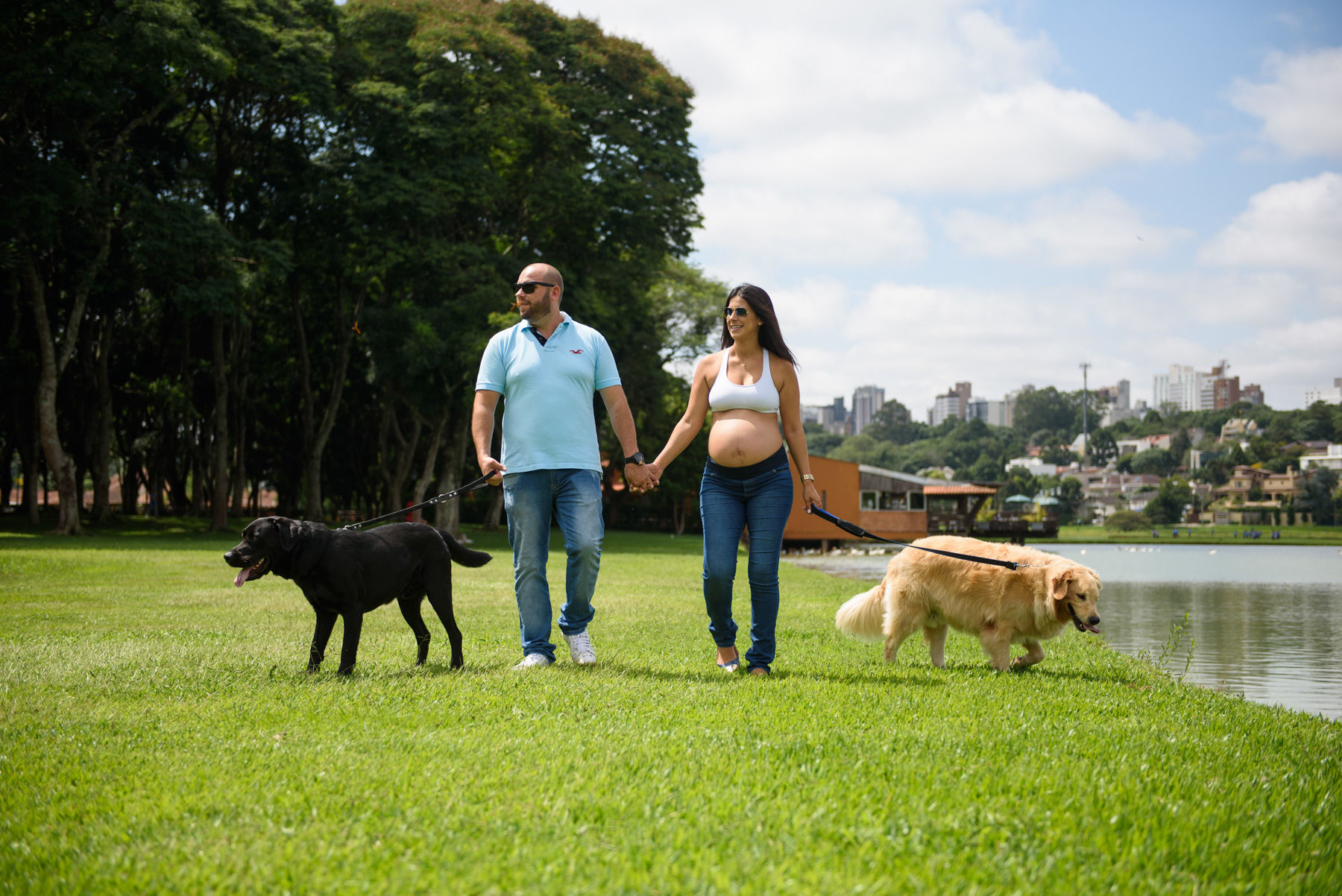 Foto Fotografia de Gestação no Parque Barigui com os pets - Imagem 1