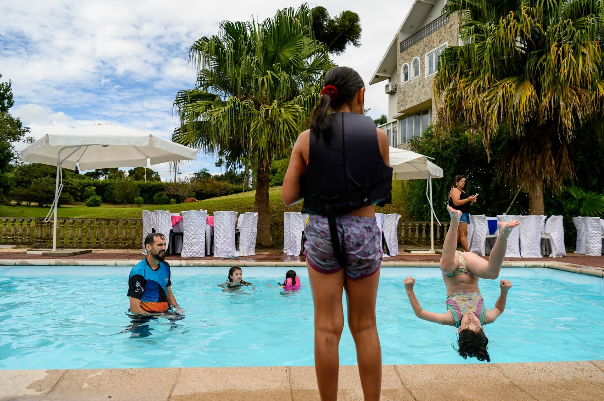 Foto 8 - A Pool Party de 6 Anos da Lívia: Um Dia de Diversão Sob o Sol com o Tema