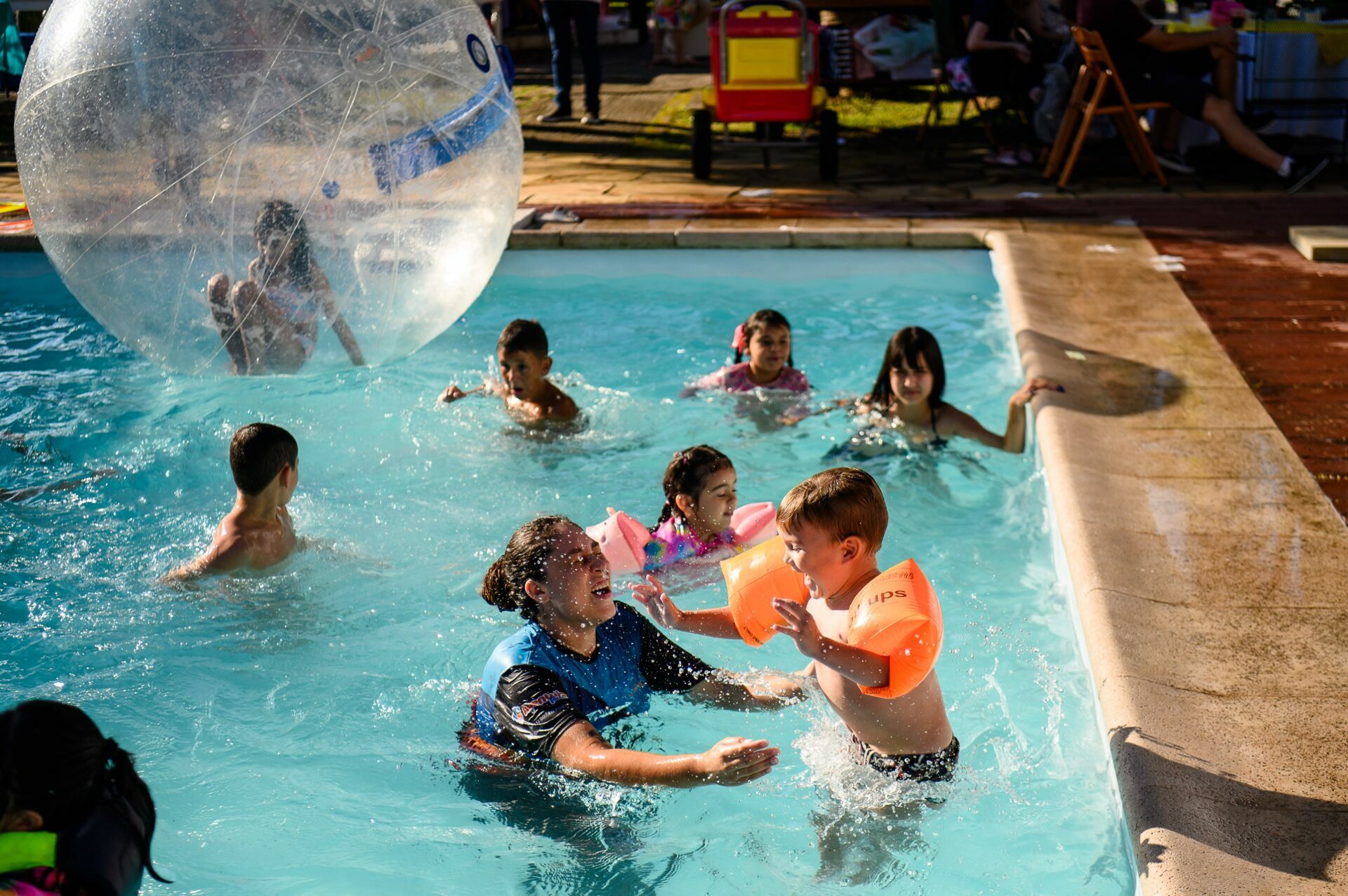 Foto 15 - A Pool Party de 6 Anos da Lívia: Um Dia de Diversão Sob o Sol com o Tema